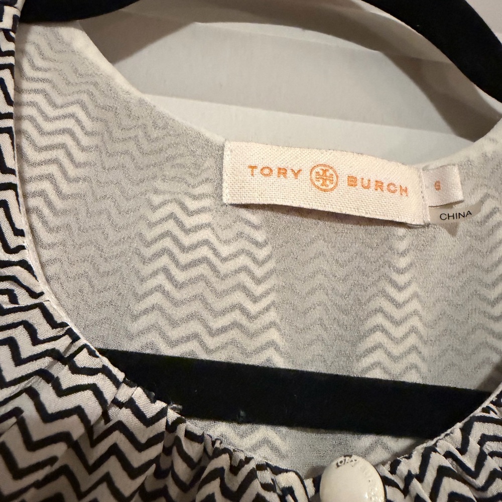 Tory Burch sleeveless blouse in a black and white micro-chevron print. - Picture 2 of 4
